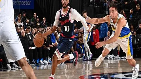 NBA周五：詹姆斯达成5万分大关